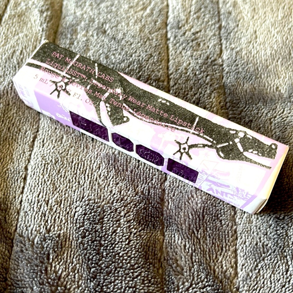 LiquiLUST™: Legendary Wear Lipstick in Flesh 3